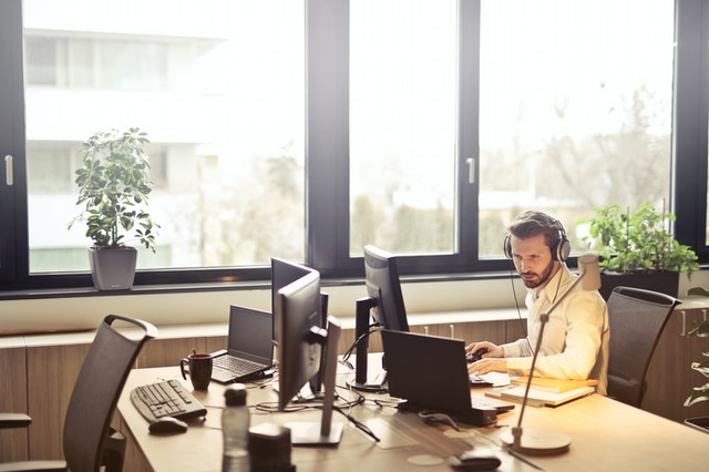 Live chat of chatrobot? De voor- en nadelen op een rij